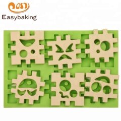 Kinderspielzeug Puzzleteile (Würfel) Silikonform aus Ton in Gesichtsform