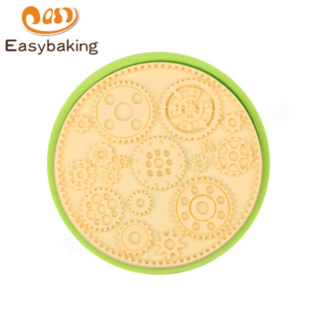 Hot Selling Cogs and Wheels Silicone Cupcake Mould