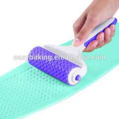 Special gifts embossing roller for fondant cake decorating tools