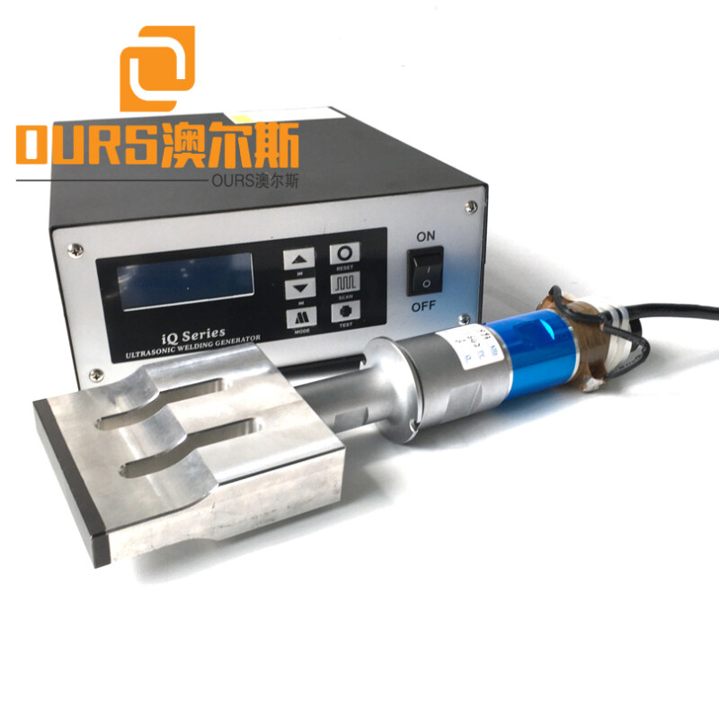 20KHZ 2000W UltrasoniceWelding generator and transducer for Medical Face Inner Earloop Disposable Mask Welding Making Machine