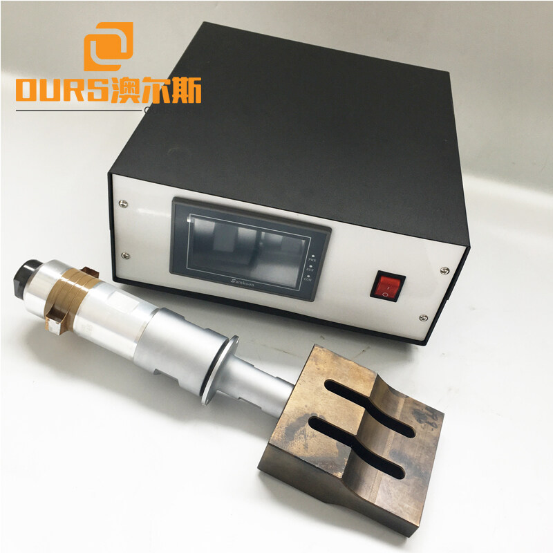 20KHZ 2000W High quality ultrasonic welding generator and transducer with horn of polycarbonate
