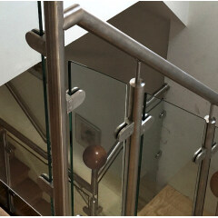 Pince en verre pour rampe d'escalier en acier inoxydable à dos plat pince à verre pour rampe d'escalier en acier inoxydable