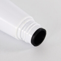 schwarz-weiße Wimpernbürstenflasche aus Kunststoff mit Kronen-Kunststoffdeckel