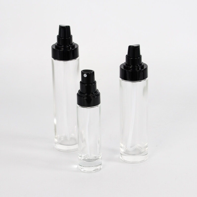 Wholesale cosmetic packaging set environmentally friendly empty clear frosted glass bottle and jar sets with black lid