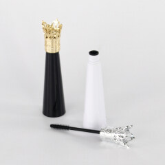 schwarz-weiße Wimpernbürstenflasche aus Kunststoff mit Kronen-Kunststoffdeckel