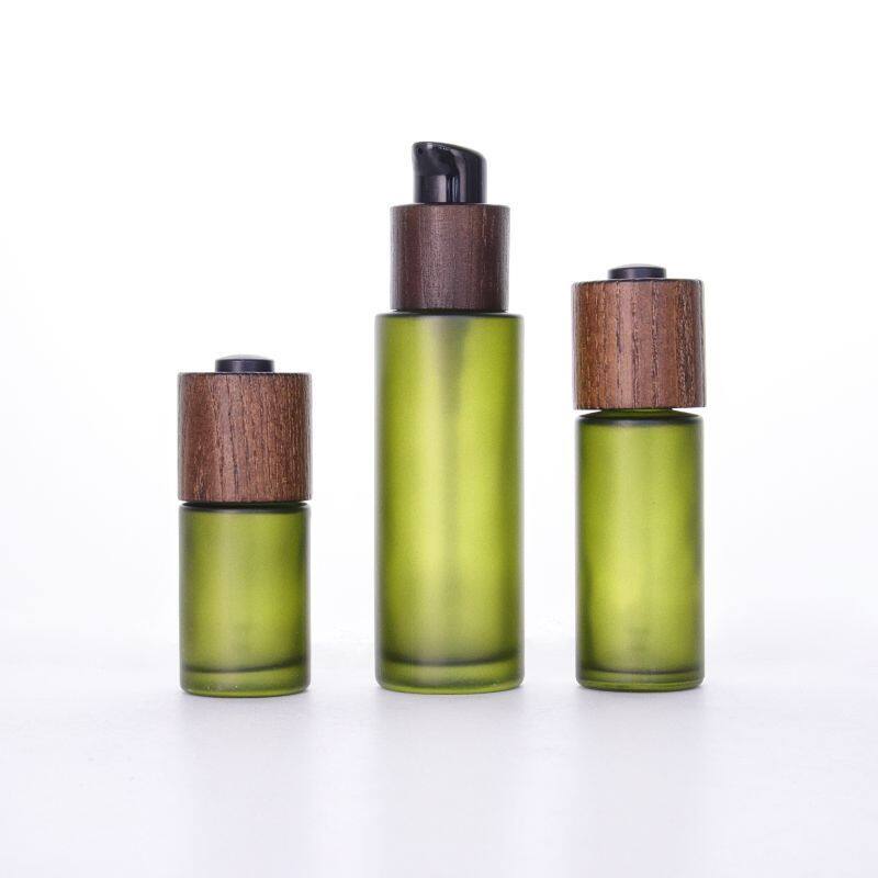 Professional supplier 30ml 50ml 60ml 100ml 120ml  flat shoulder clear frosted glass lotion bottle with ash tree wooden