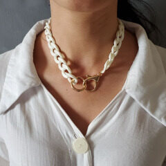 NA1017 Fashion Acrylic Curb Cuban Chain Spring Gate Clasp Choker Necklace for Women