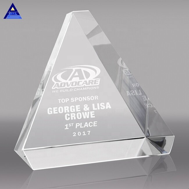 Factory Price Crystal Glass Pyramid Paperweight With Logo Engraved On The Bottom