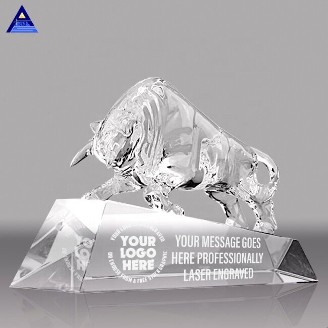 China Supplier Latest Design Luxury Clear Color Bull Shape Crystal Plaque Award Trophy