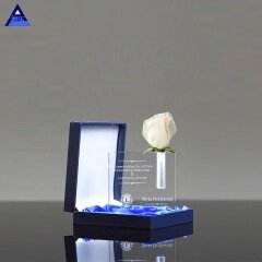 Regalo de jubilación de florero de brote de cristal óptico tallado al por mayor para premio de cristal
