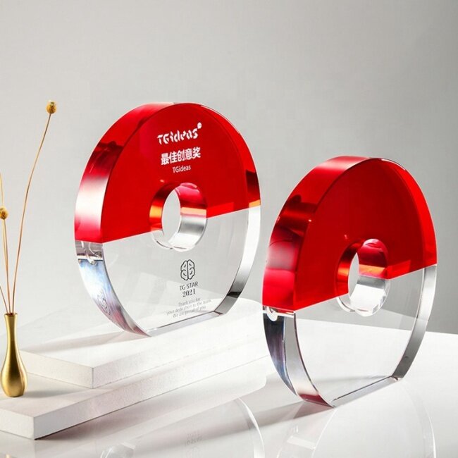 Hot Sales Customized Color Round Crystal Glass Circle Trophy Celebration Gift Clear With Red Crystal Award Plaque