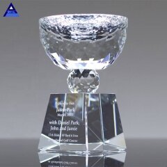 Copa de trofeo de cristal Triumph K9 de diseño único al por mayor elegante con base
