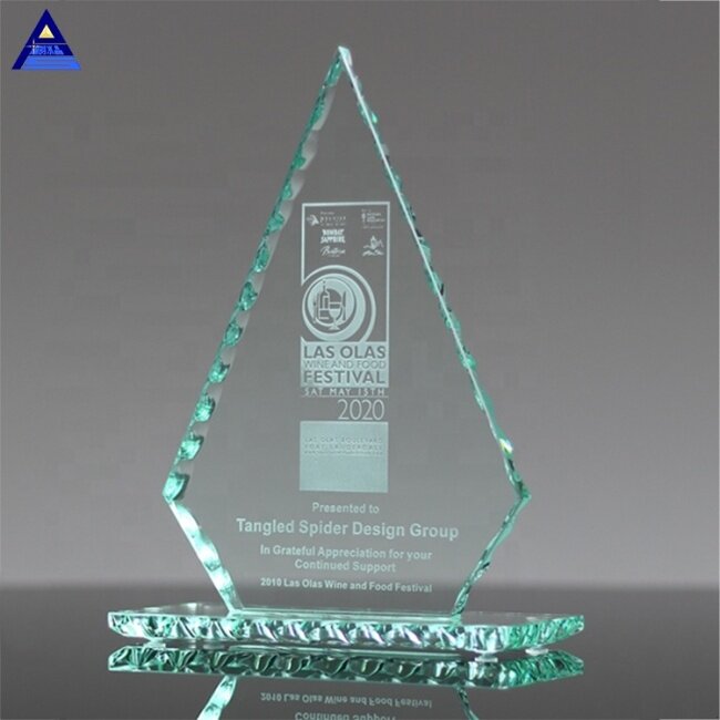 Custom Made OEM Triangular Cone Trophy Award Crystal Glass Souvenir