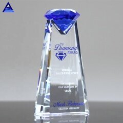 Premios de cristal de forma de diamante azul de esencia de regalos de negocios baratos al por mayor