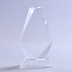 Гравируемый на заказ дешевый творческий четырехугольный хрустальный трофей с прозрачным основанием