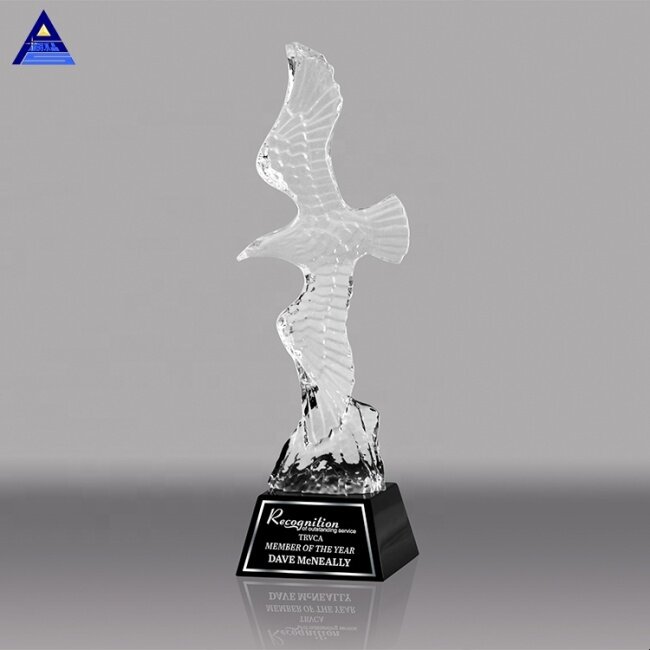 Exquisite Crystal Animal Figurines Crystal Eagle Gift Or Office Decoration Crystal Animal Trophy