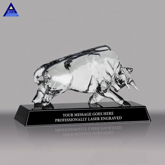 High Quality Custom design wholesale Crystal Bull 3D Animal Model Business Gift For Souvenir