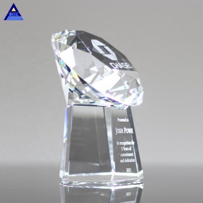 Pujiang Factory Clear Crystal Diamond Shaped Trophy